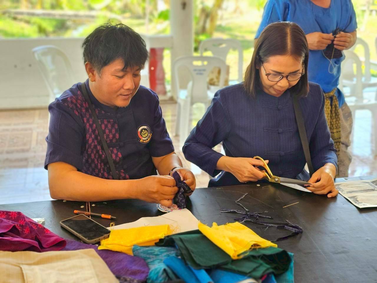 🌟อำเภอโคกเจริญ โดยสำนักงานพัฒนาชุมชนอำเภอโคกเจริญ และเครือข่ายผู้นำอาสาพัฒนาชุมชนอำเภอโคกเจริญ ร่วมโครงการสนับสนุนกิจกรรมตามแผนการขับเคลื่อนงานตามภารกิจผู้นำอาสาพัฒนาชุมชน (ผู้นำ อช.) ในกิจกรรมผ้ามัดหมี่ On The Chic