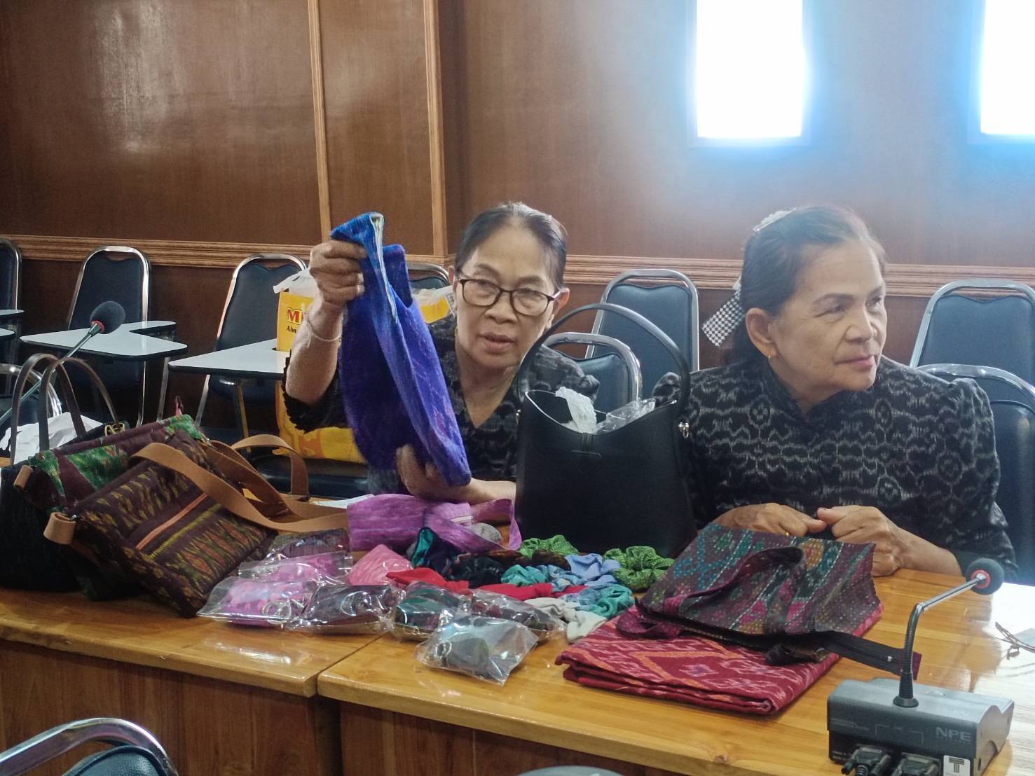 💥อำเภอโคกเจริญ โดยสำนักงานพัฒนาชุมชนอำเภอโคกเจริญ ลงพื้นที่ติดตามเเละสนับสนุนการพัฒนาผลิตภัณฑ์ OTOP ผ่านเครือข่ายองค์ความรู้ (KBO) ยกระดับผลิตภัณฑ์สู่มาตรฐานสากล💥