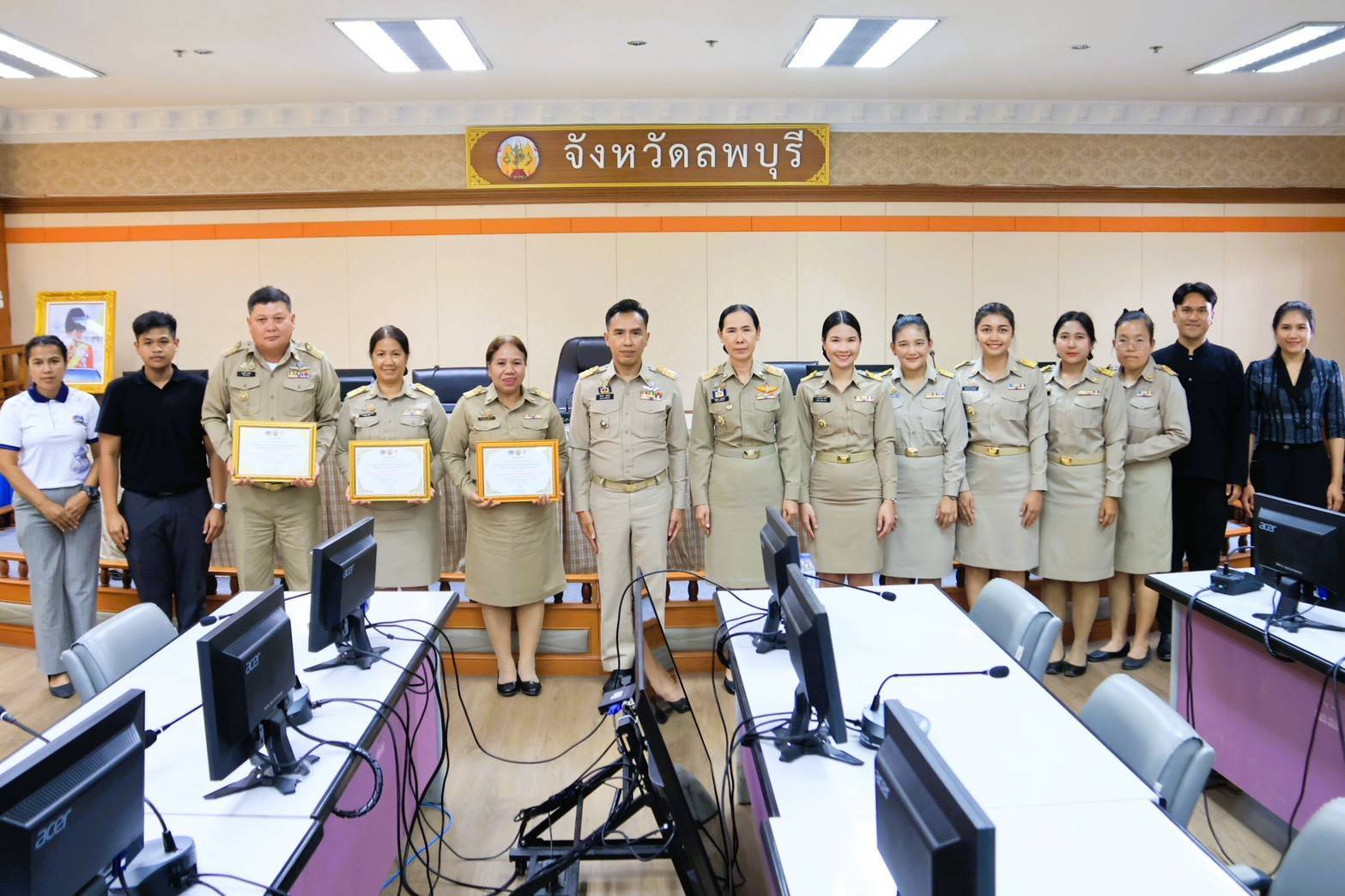 🌻🌻อำเภอโคกเจริญ โดยสำนักงานพัฒนาชุมชนอำเภอโคกเจริญ รับมอบใบประกาศเกียรติคุณสำหรับคนกองทุนพัฒนาบทบาทสตรีระดับจังหวัด ตามโครงการเชิดชูเกียรติคนกองทุนพัฒนาบทบาทสตรี ประจำปี 2569